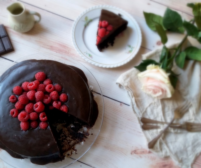 Čokoládový dort s malinami-4
